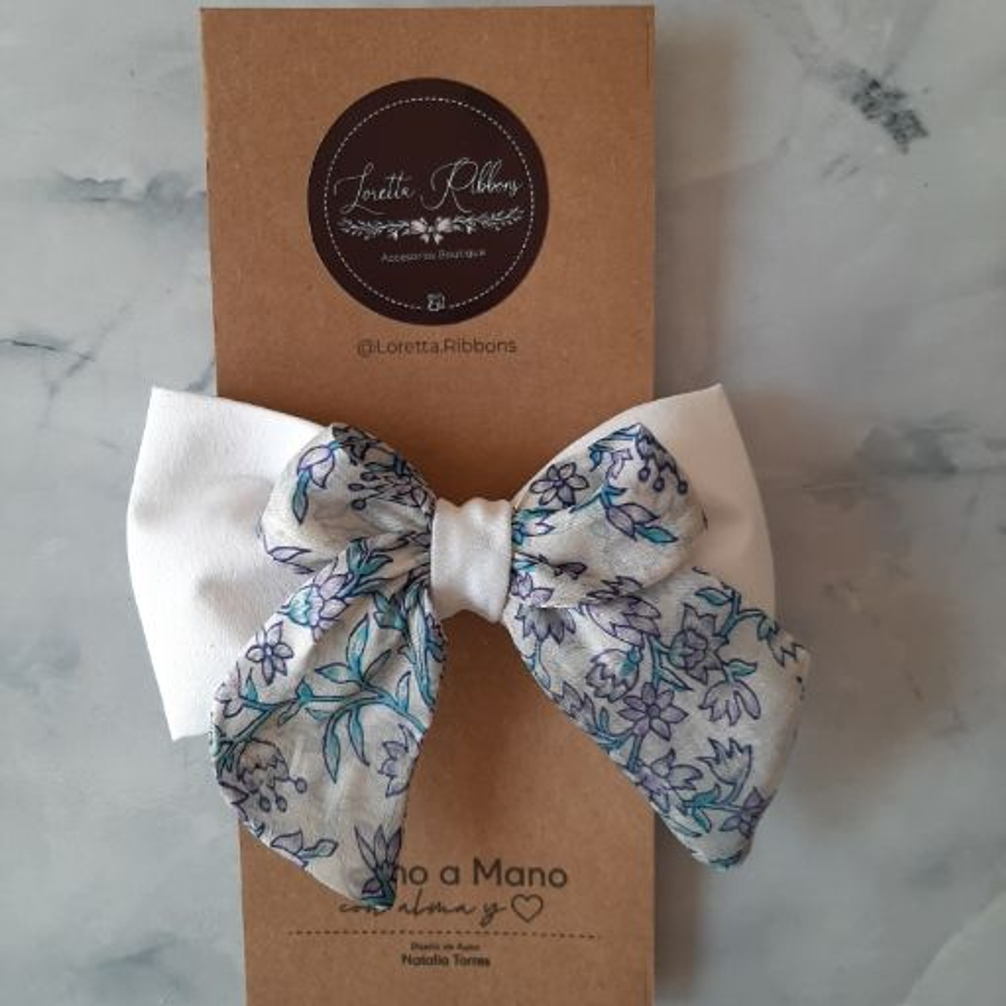 Maxilazo Isabella Blanco con flores  2