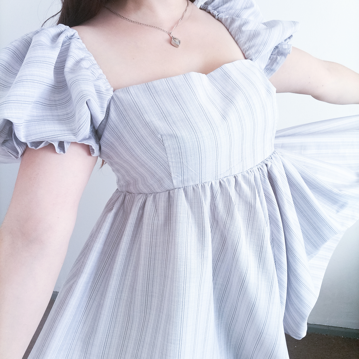 Vestido manga Puffy Gris  3