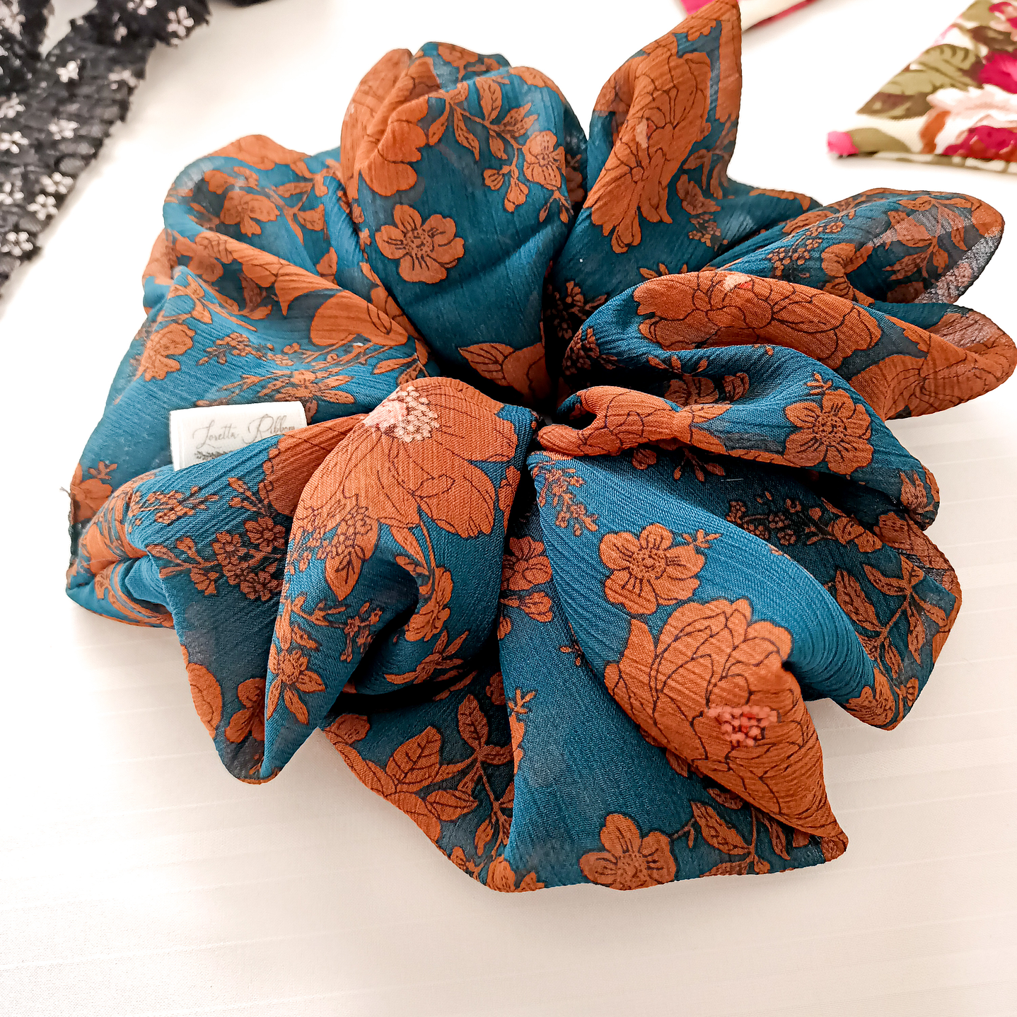 Scrunchie Rosas café  1