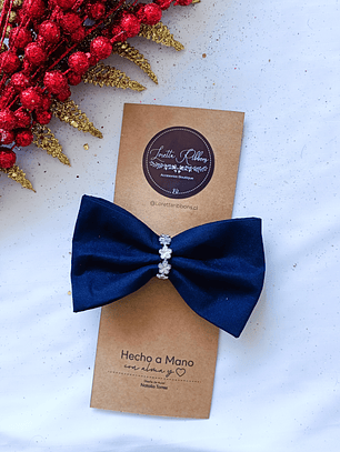 Maxilazo azul marino con centro de flores