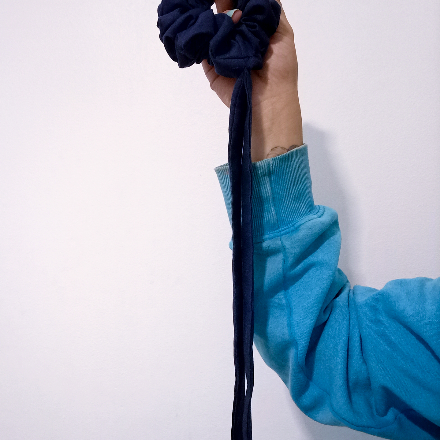 Scrunchie Especial anudable Azul Marino  2