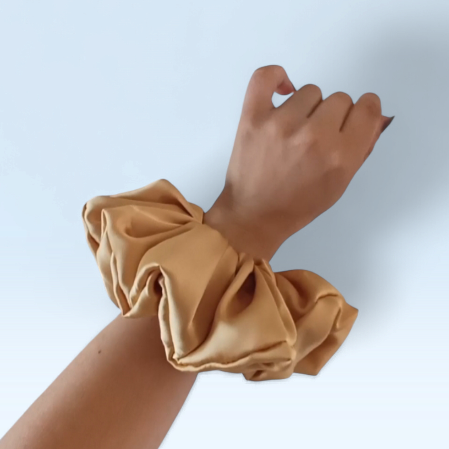 Scrunchie dorado 1