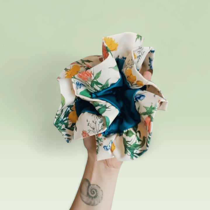 Superscrunchie Especial Petróleo floreado 1