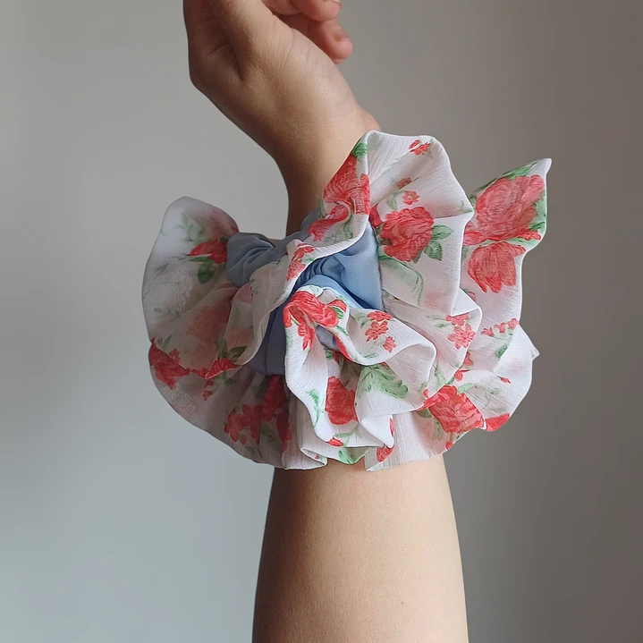 Superscrunchie Especial Celeste Rosas 1
