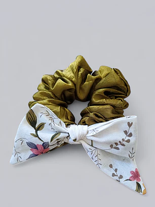 Scrunchie Especial con lazo Floreado