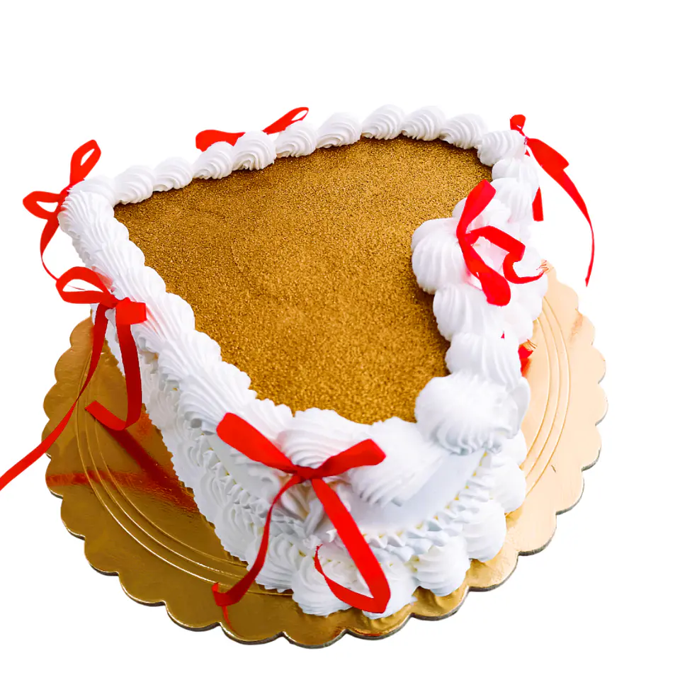Bolo Dourado de Aniversário com Chantilly 4