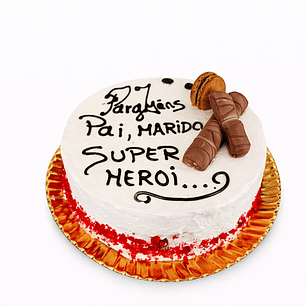 Bolo de Aniversário “Pai, Marido, Super-Herói” (Chocolate)