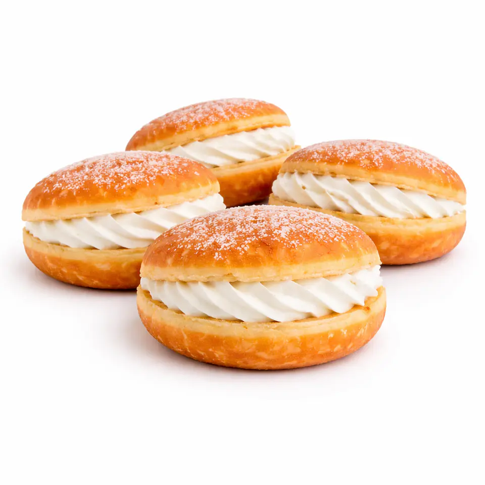 Bolas de Berlim com creme de Chantilly 1