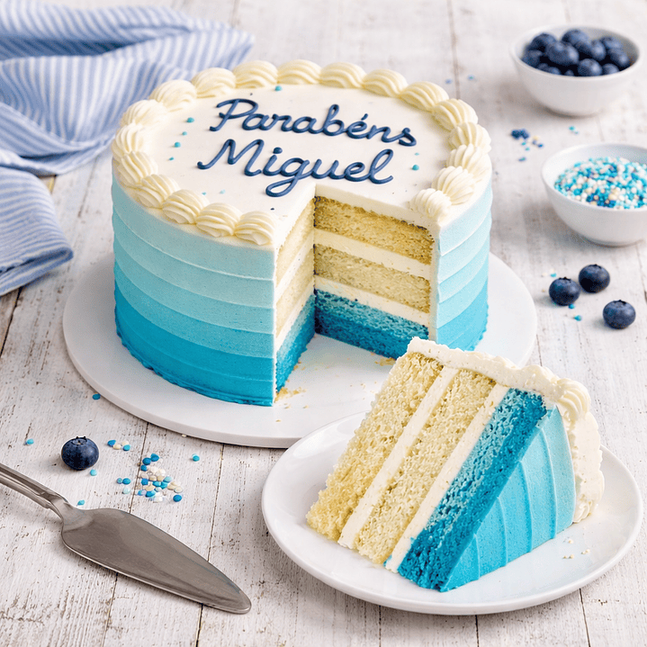 Bolo para Menino Azul e Branco 2