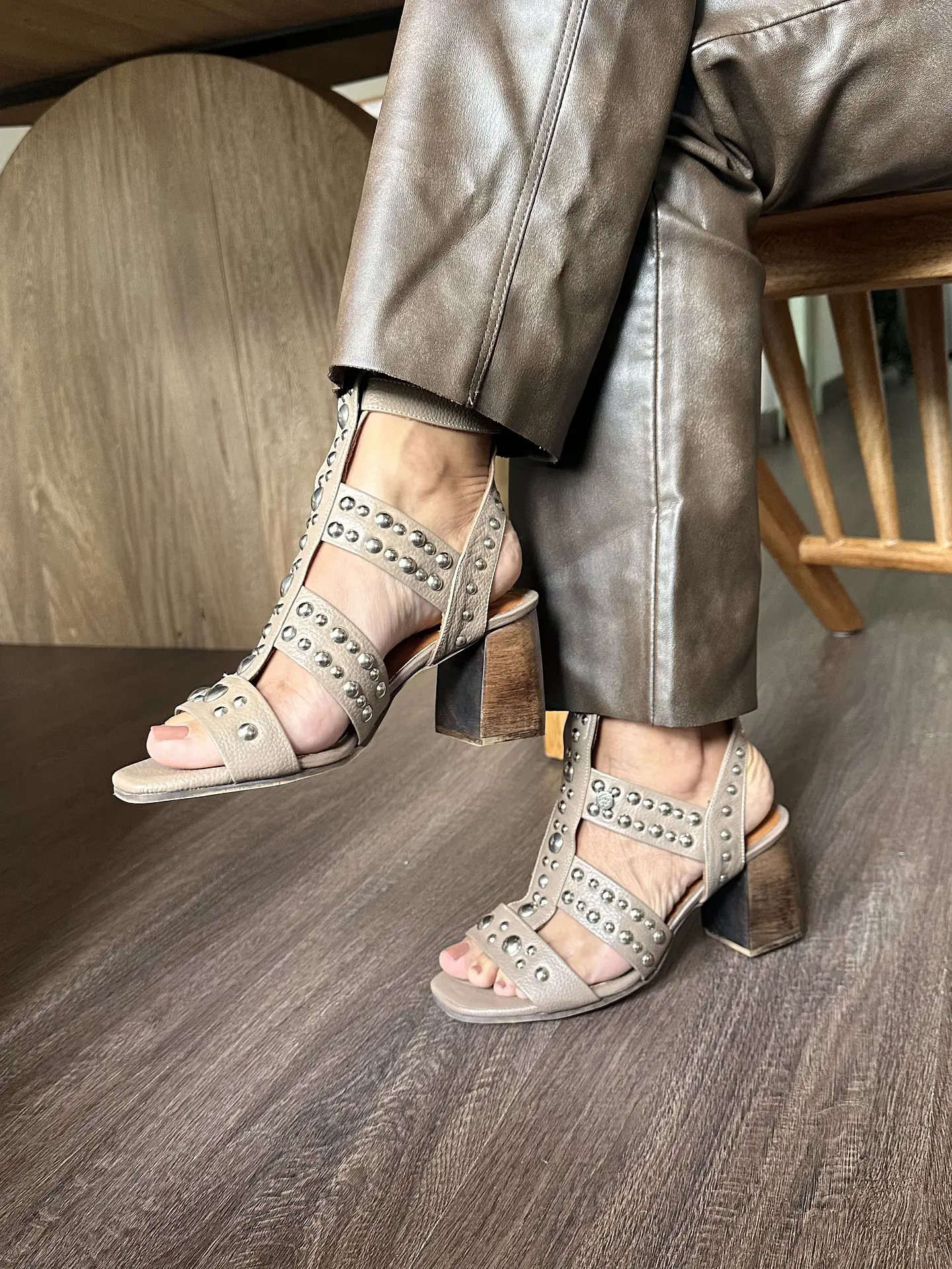 Sandalia Julieta Taupe 2