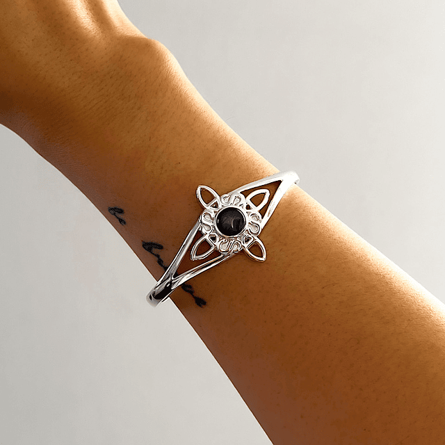 Brazalete Nudo de Bruja Manifest