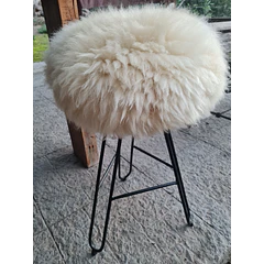 Banqueta o Piso de Cuero Lanar - 70 cm altura x 40 cm diámetro 