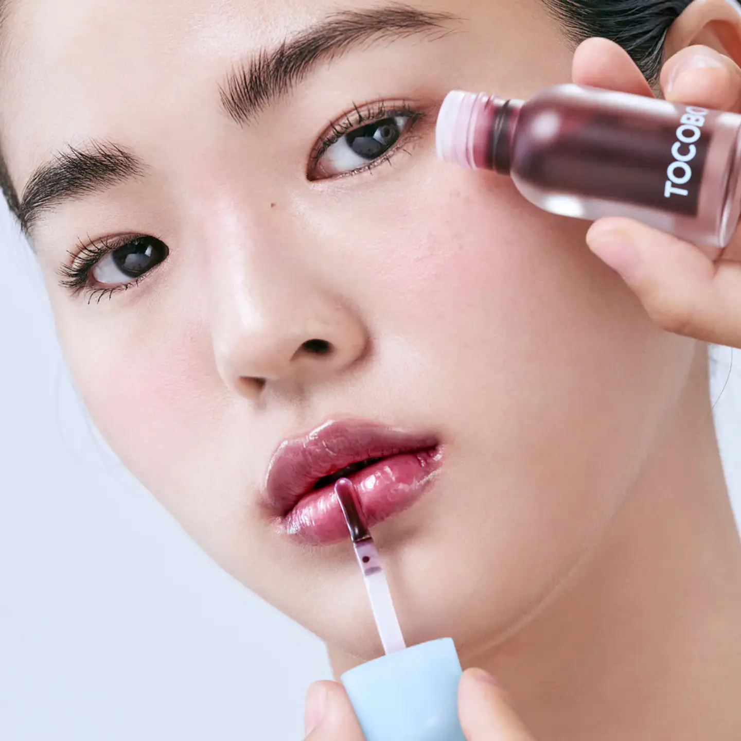 Juicy Berry Plumping Lip Oil - 03 Black Cherry  3