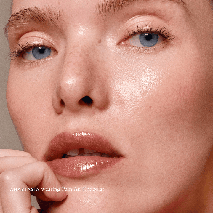 Le Chouchou Exfoliating + Softening Peptide Lip Balm  6