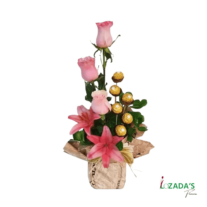 Dulcinea - Arreglo de 3 Rosas, dos liliums y 6 Bombones 1