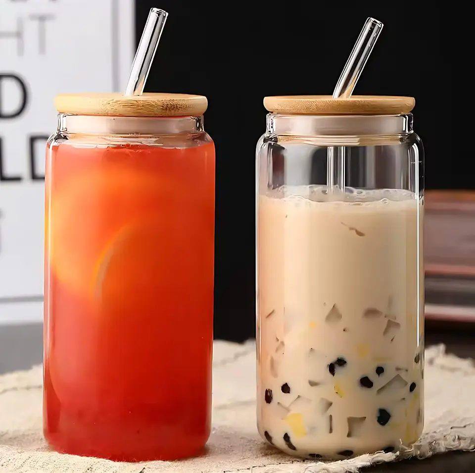 Vaso de vidrio con Tapa de Bambú y bombilla  3
