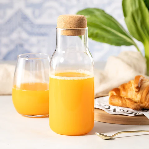 Botellas de vidrio con tapa de corcho