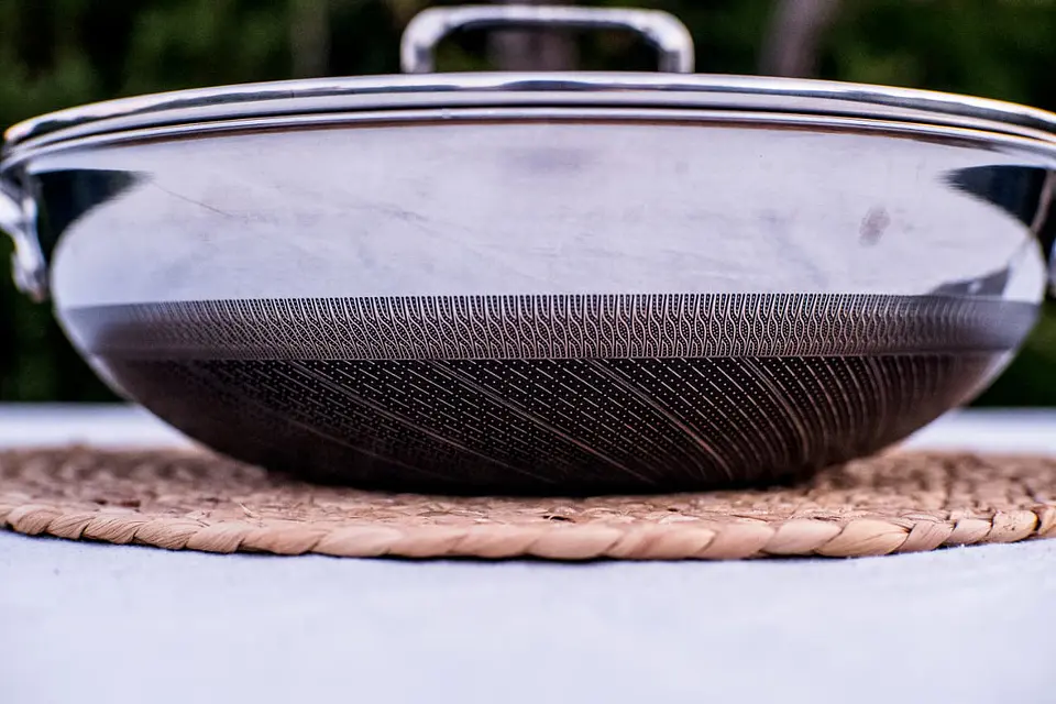 Wok 30 cm Uakeen con Tecnología Alemana Triple S/S y Superficie Texturizada 2