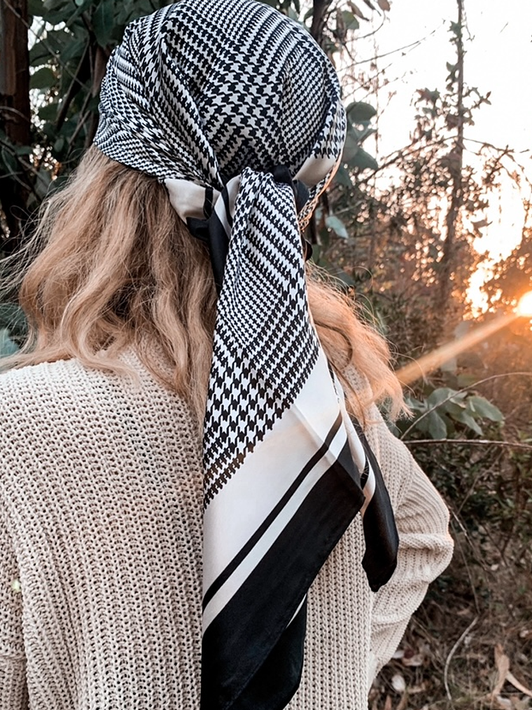 Maxi Pañuelo Paris 1