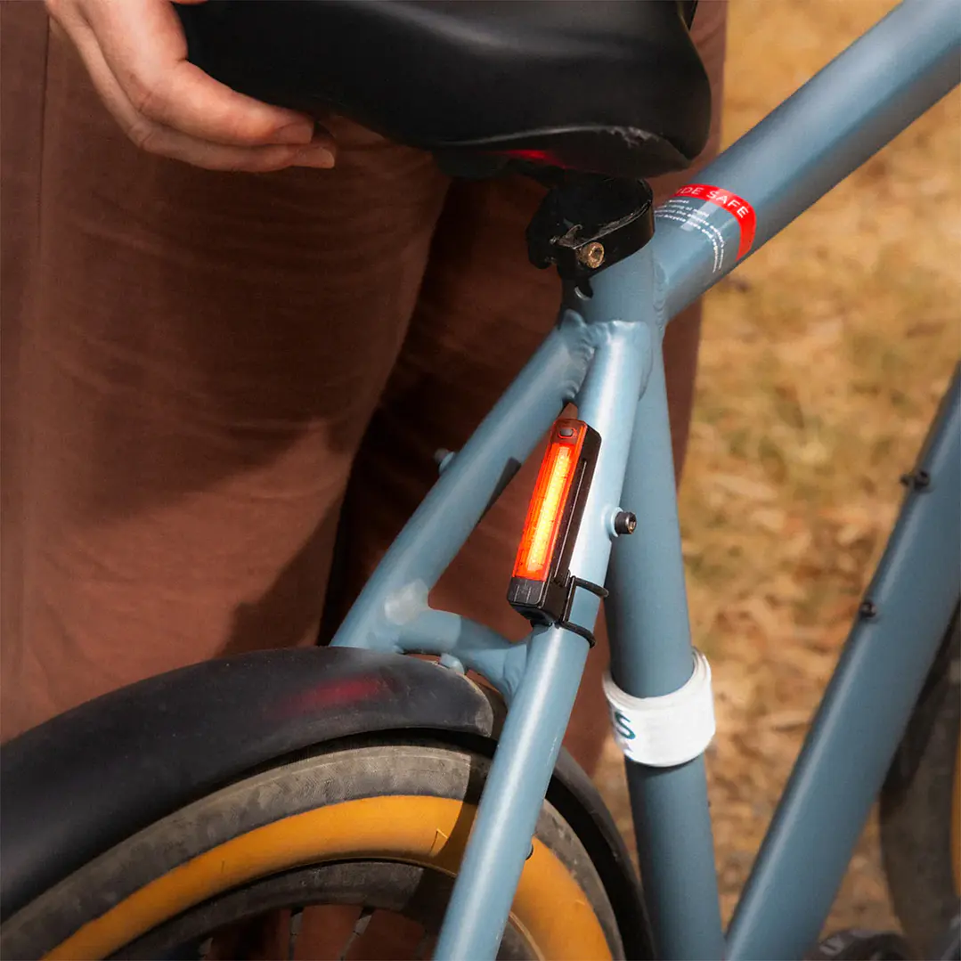 Set de Luces Knog Blinder Pro 700 lm + Plus Trasera 20 lm 6