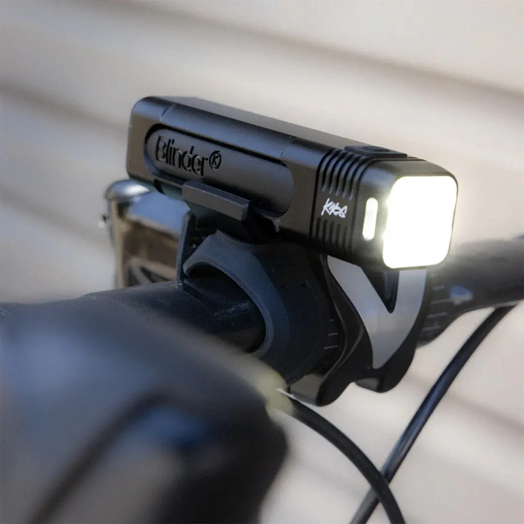 Set de Luces Knog Blinder Pro 1000lm + Cobber Reflex 250lm 5