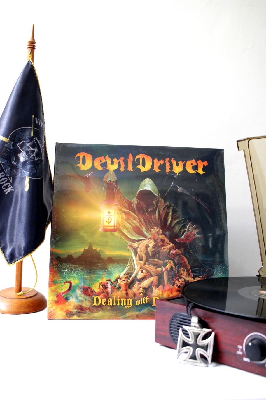 DEVILDRIVER DEALING WITH DEMONS