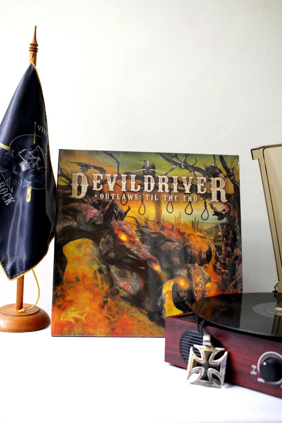 DEVILDRIVER OUTLAWS TIL THE END VOL 1