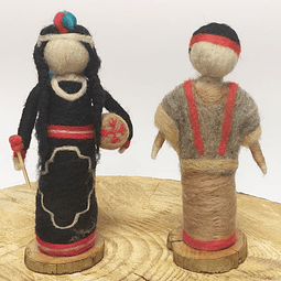 FIGURAS PAREJA MAPUCHE DE VELLÓN