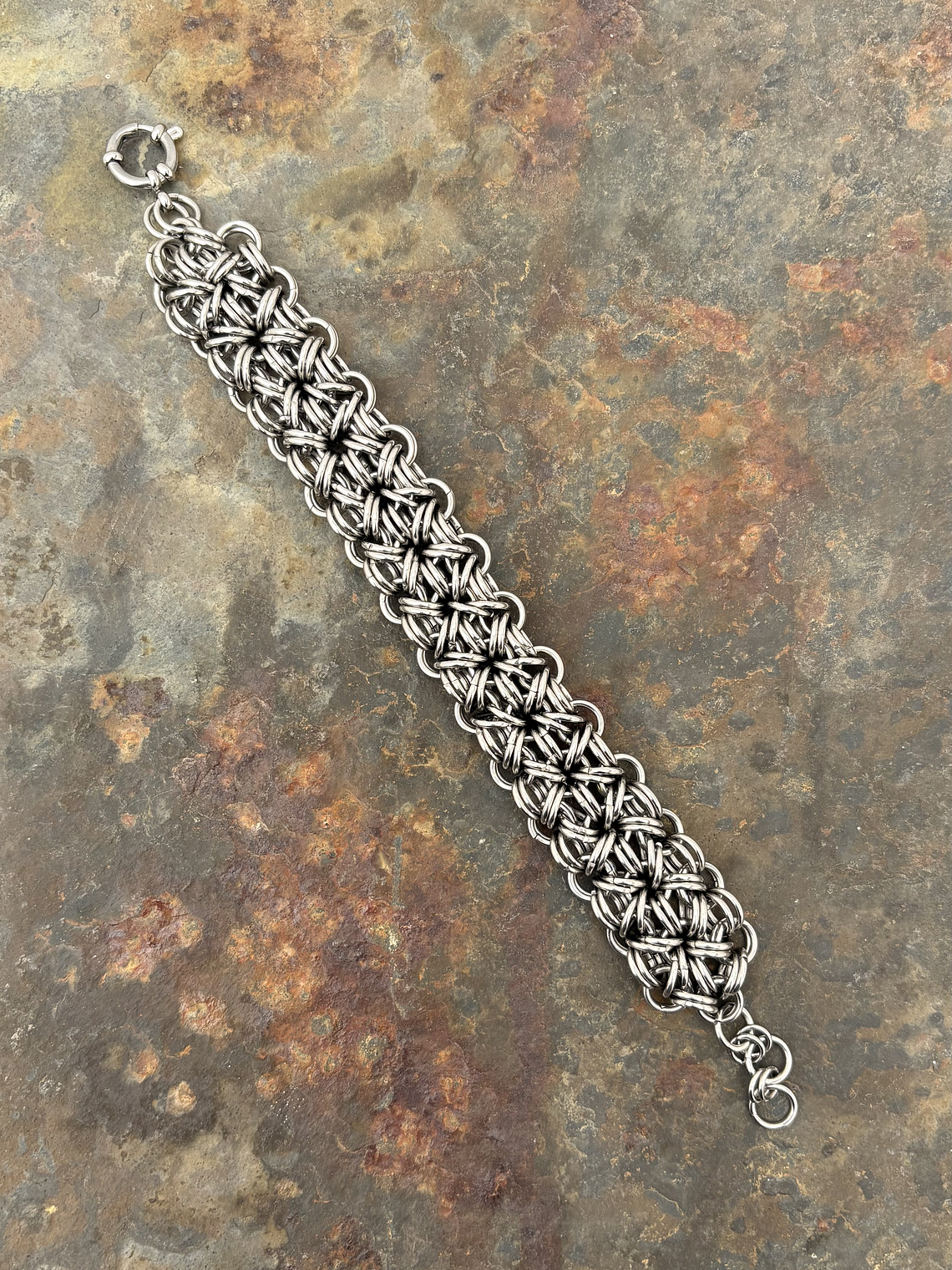 Brazalete Nest Awen 1