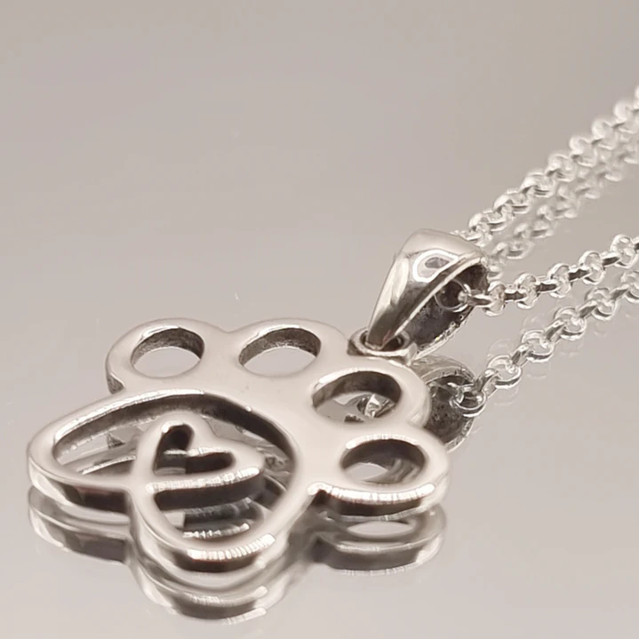 Collar con Colgante de Patita y Corazón en Plata 925  3