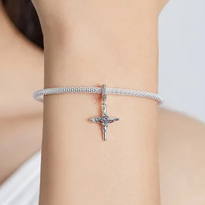 Charm Cruz Con Rosa en Plata 925 2