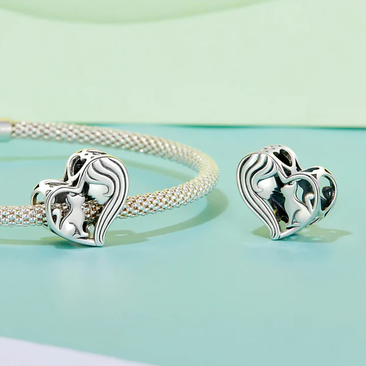 Charm Mujer con Perrito en Plata 925  2