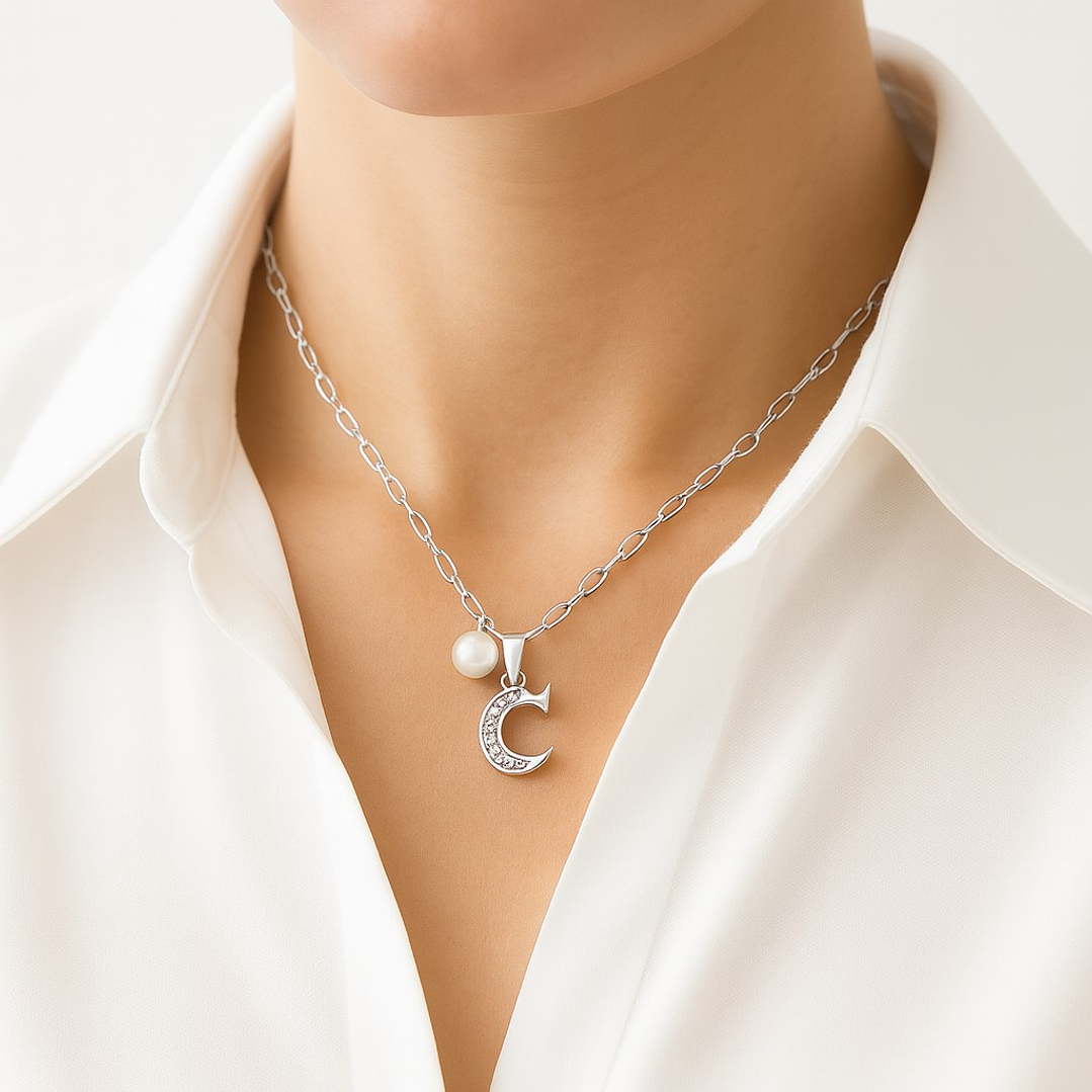 Collar Letra C Circón Con Perla De Rio En Plata Ley 925  2