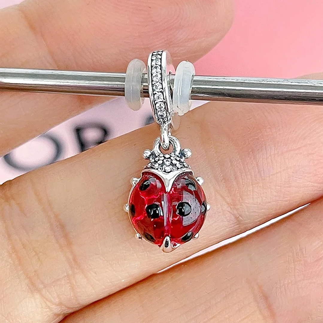 Charm Dije Mariquita Roja en Plata 925  2