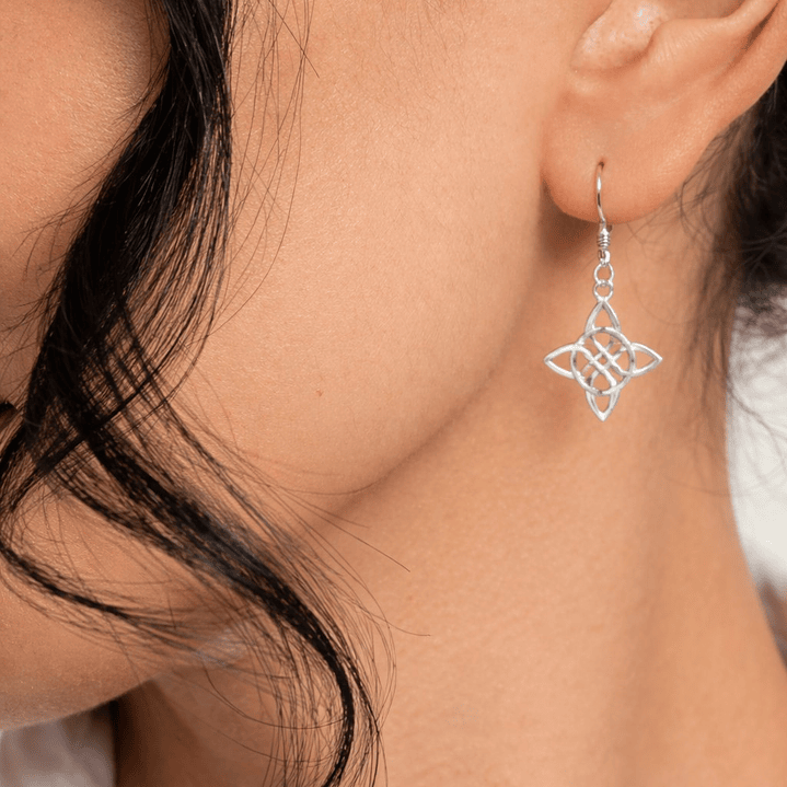 Aros Largo Nudo De Bruja 31 mm Plata Ley 925   2