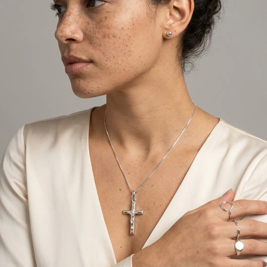 Collar Crucifijo Jesús Cruz en Plata 925  2