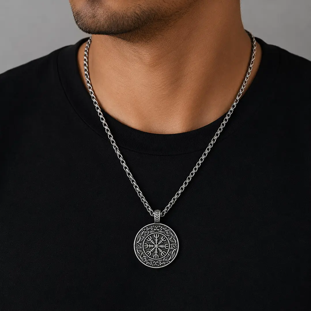 Collar Hombre Brújula de Runas Vikingas Acero Inoxidable  2