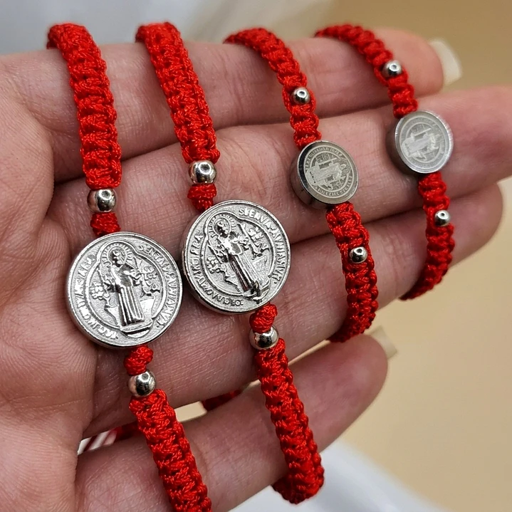 Pack 4 Pulseras Hilo Rojo San Benito Protección Acero 1