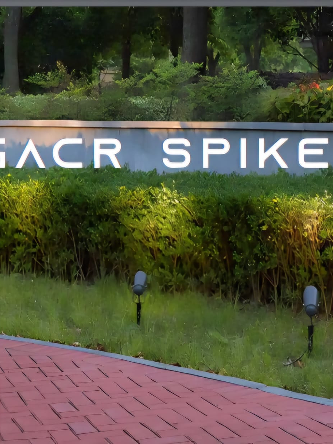 Estaca LED ROBLAN 4,7W Luz Cálida  IP54 Gris Oscuro  4