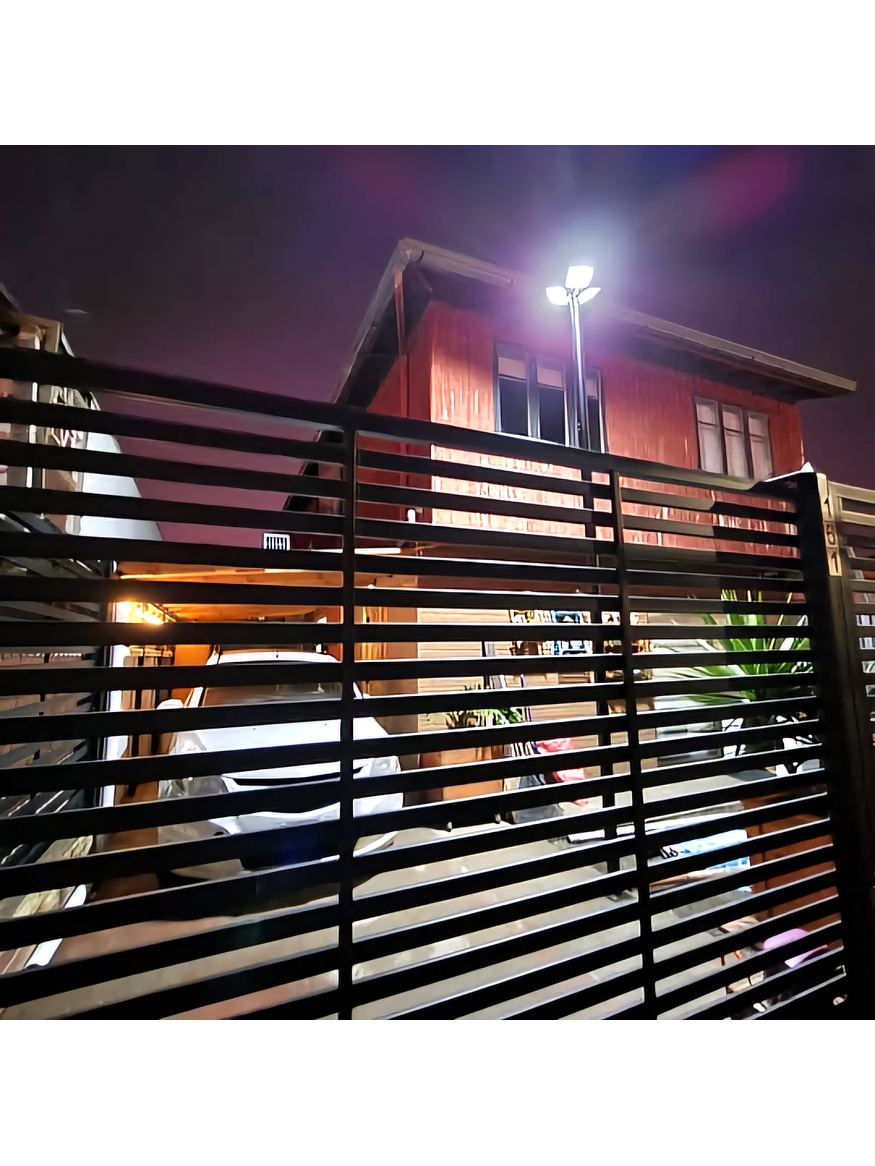 Alumbrado Público Solar Pagoda 150W Luz Cálida IP65 con Control 7