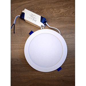 Embutido Cielo LED 18W c/Kit de Emergencia Luz Fría