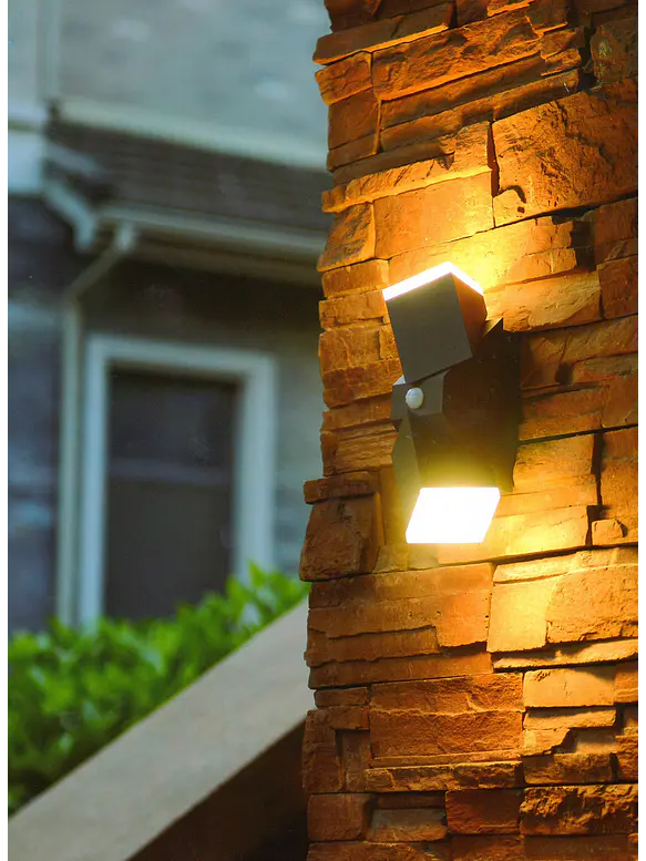 Aplique LED Exterior ROBLAN Z NU 2 Focos Sensor PIR 12.5W Luz Cálida IP54 Plata 2