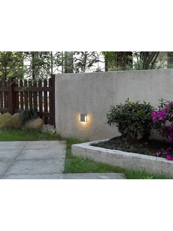 Aplique LED Exterior ROBLAN Z DELTA 4.8W Luz Cálida 3000K IP54 Gris 2