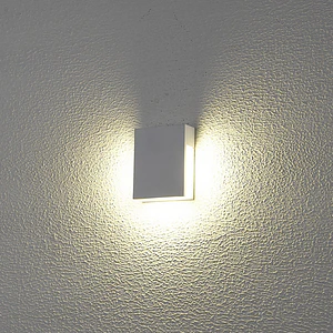 Aplique LED Exterior ROBLAN Z DELTA 4.8W Luz Cálida 3000K IP54 Plata