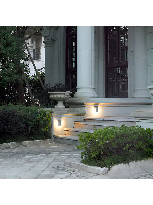 Aplique LED Exterior ROBLAN Z DELTA 4.8W Luz Cálida 3000K IP54 Plata 3