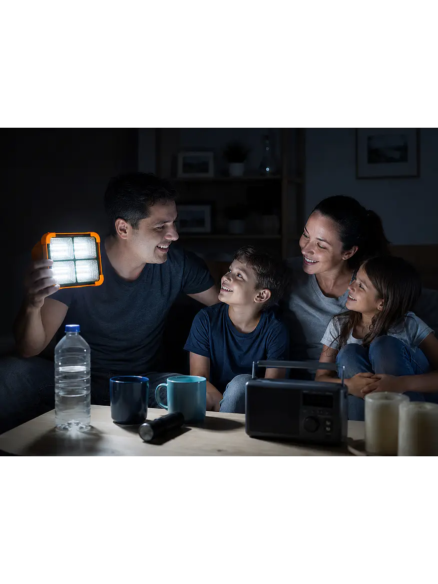 Luminaria Solar Portátil S19 100W Luz Fría / Luz Cálida Emergencia IP65 2