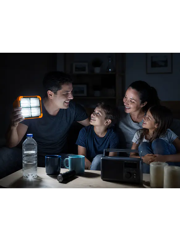 Luminaria Solar Portátil S19 200W Luz Fría / Luz Cálida Emergencia IP65 2