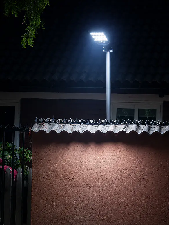 Luminaria Solar Peatonal S02 NEW 250W Luz Fría Sensor Movimiento IP65 2