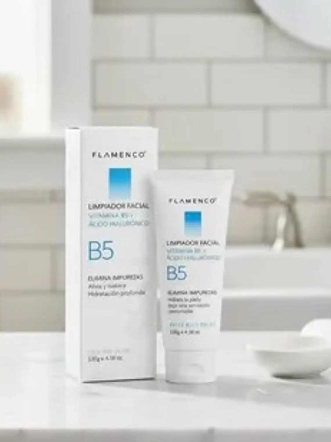 LIMPIADOR FACIAL CON VITAMINA B5+ÁCIDO HIALURÓNICO 130G FLAMENCO 3