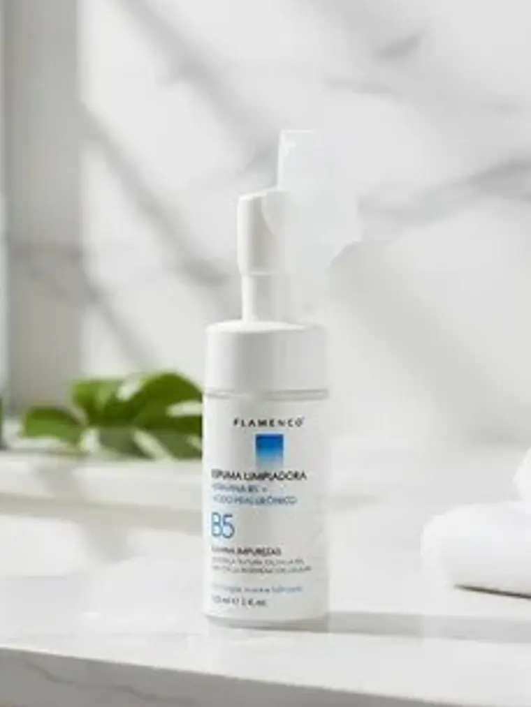 ESPUMA FACIAL CON VITAMINA B5+ÁCIDO HIALURÓNICO 125ML FLAMENCO 2